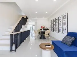 Advanced townhouses can accommodate 14 people, with high-speed Wi Fi and parking on Netflix