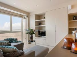 Unique 2 bedroom apartment with sea-view nearby the centre of Knokke, hotell i Knokke-Heist