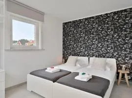 Huswell - Spacious bungalow with garden near the beach & sea
