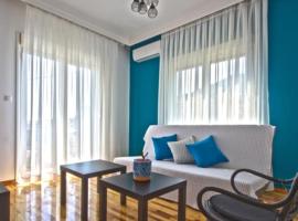 Cosy Colorful House with Private Parking, viešbutis mieste Kavala