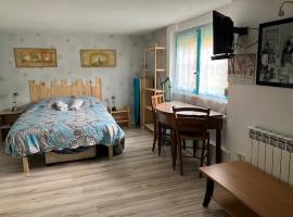 Chambre et sanitaires privés, hotel v destinaci Épinal