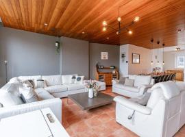 Spacious Vacation Home for 12 Guests in Westende, hotel di Middelkerke