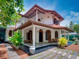 Villa Sunbreeze, vacation home in Beruwala