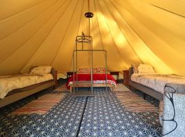 glamping with private solar heated swimming pool, hotel en Tábua