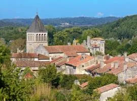 Cadre idyllique sur 1ha de parc, en centre de village - Classé par la Fondation de France