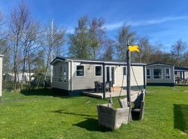 Camping de Duinhoeve Chalet Vogel not for companies, camping à Nieuw-Haamstede