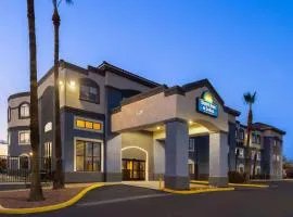 Days Inn & Suites by Wyndham Tucson/Marana
