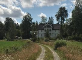 Magnor House in Eidskog, Hedmark close to The Plus and Magnor Glassverk, vila di Magnor