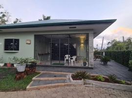 Comfortabele vakantiewoning in Wanica, Suriname, hotel with parking in Wanica