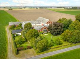 Blästorps Gård: Borrby şehrinde bir otel