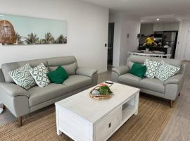 Luxury Spacious Apartment: Gold Coast şehrinde bir daire
