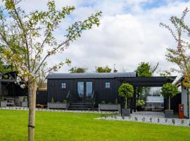 Cherry Tree Lodge, holiday home in Limavady