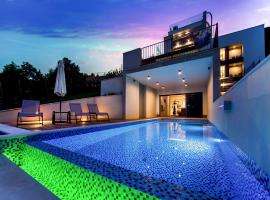 이치치에 위치한 자쿠지가 있는 호텔 Beautiful Opatija Villa | Villa Mare | 4 Bedrooms | Spectacular Sea Views & Private Pool & Golf Course | Icici