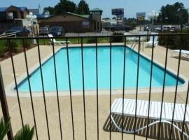 Xecutive Inn and Suites, hotel with pools in Center