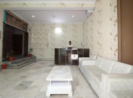 Super Capital O Hotel Paradise Residency, ξενοδοχείο σε Rāmnagar
