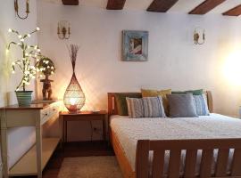 Charmantes Zimmer mit Bad im Stadtzentrum, hôtel à Pottenstein