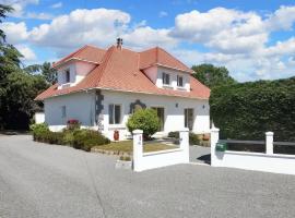 Maison de 6 chambres avec jardin amenage a Donville les Bains a 1 km de la plage, хотел с паркинг в Донвил-ле-Ба