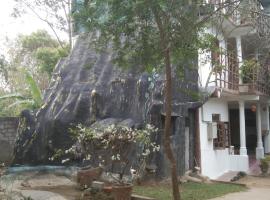 Suneetha Hotel, hotel em Pollonaruva