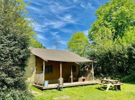 Safari lodge tent op prachtige plek – luksusowy kemping 