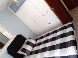 M&T Guesthouse, homestay in Orkney