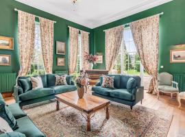 9 Bedroom Mansion, near Beccles, מלון בבקלס