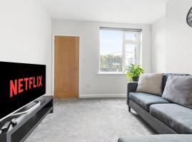 Free Parking - Lovely 2 Bed House - Free Wi-Fi - Excellent Accommodation for QMC Hospital & University of Nottingham - Suitable for Short stays & Long Stays, hotel v destinácii Nottingham