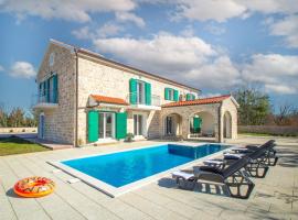 Holiday Home Skelin by Interhome, hotel v destinaci Drinovci