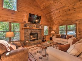 Blue Ridge Cabin Hot Tub, Fire Pit and Grill!, holiday home in Blue Ridge