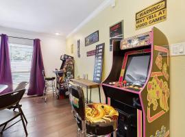 LSU Slammer Arcade 4 5 mile to LSU Private Yard, ξενοδοχείο σε Μπατόν Ρουζ