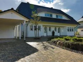 Schönes Ferienhaus in Middelhagen mit Großem Garten und Strand in der Nähe