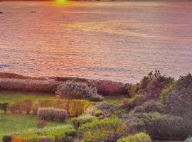 Unique - villa spacieuse en front de mer - with seaview - Kermagen، فندق في Pleubian