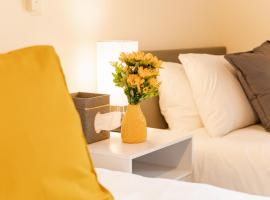 Updated & central 2 bedroom Chester apartment - for up to 6, διαμέρισμα στο Τσέστερ