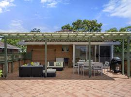 Large Private Terrace - North Facing Terrace & BBQ, hotel in Deewhy