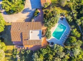 Sardinia Family Villas - Villa Brunilde with private pool, hotel in Arzachena