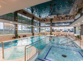 Apartament 6M Rewal w cenie basen, jacuzzi, siłownia, sala zabaw, free private parking, Park Rozrywki HOSSOLAND 30 minut, hotel in Rewal