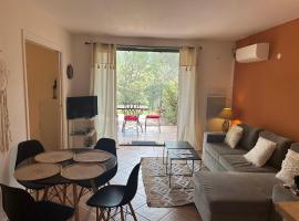 Appartement Golf de Saumane 2 chambres 2 à 4 personnes, икономичен хотел в Saumane-de-Vaucluse