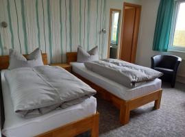 Zweibettzimmer Pension Volgenandt, hotel con parking en Breitenbach