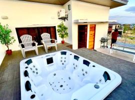 Sierra Bay View Jacuzzi Overlooking Roofdeck, hotel v destinaci Binangonan