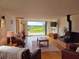 Poplars Cottage, holiday home in Usk
