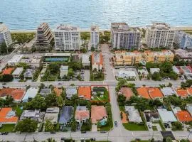 Stunning 2/2 dream beach house in Surfside