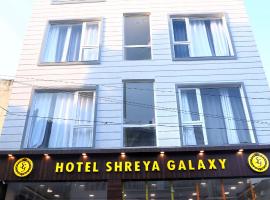 Hotel Shreya Galaxy with Swimming Pool- Best Property in Haridwar, спа-отель в городе Хардвар
