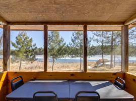Park Rapids Cabin with Dock and Resort Amenities!, holiday home in Arago