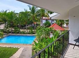 2-BD Unit with Pool 2 Blocks from Beach, apartment in Coco