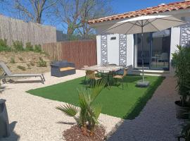 Douce Provence studio neuf proche du centre avec jardin, lággjaldahótel í Vaison-la-Romaine