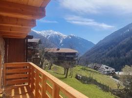 Mas del Mezdì - mountain chalet Val di Rabbi, hotel with parking in Rabbi