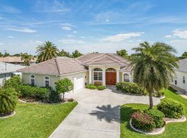 Villa-Haze, lots of privacy, solar & electric heated pool and SPA, hotell i Cape Coral