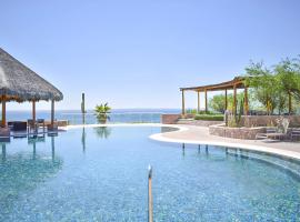 Condo VistaMar in Puerta Cortes, Luxury 2BR 2Bath Condo Private beach & pool!, hotel v destinaci La Paz