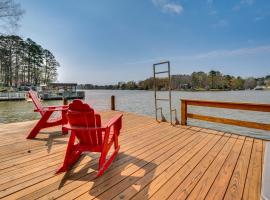 Lakefront New London Home Dock, Fire Pit and Views!، فندق في New London
