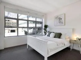A Stylish & Bright Suite Next to Darling Harbour