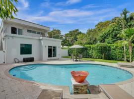 Contemporary 2BR Home with Pool & BBQ Access, hotel in Fort Lauderdale